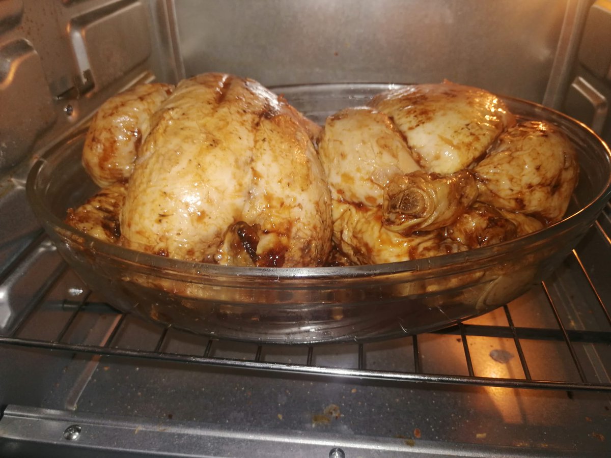 carlossnfood's tweet photo. Proximo miercoles a las 19:00h CANARIA nuevo video en mi canal... Con la colaboracion de @Tamyschallenge... Podremos con este reto de 1Kg cada pollo o nos vencera... Que opinais.. #carlossnfood #food #tenerife #retosdecomida #comiendoalobestia #retoschallenge #retospollo #viral https://t.co/teJRWorDUC