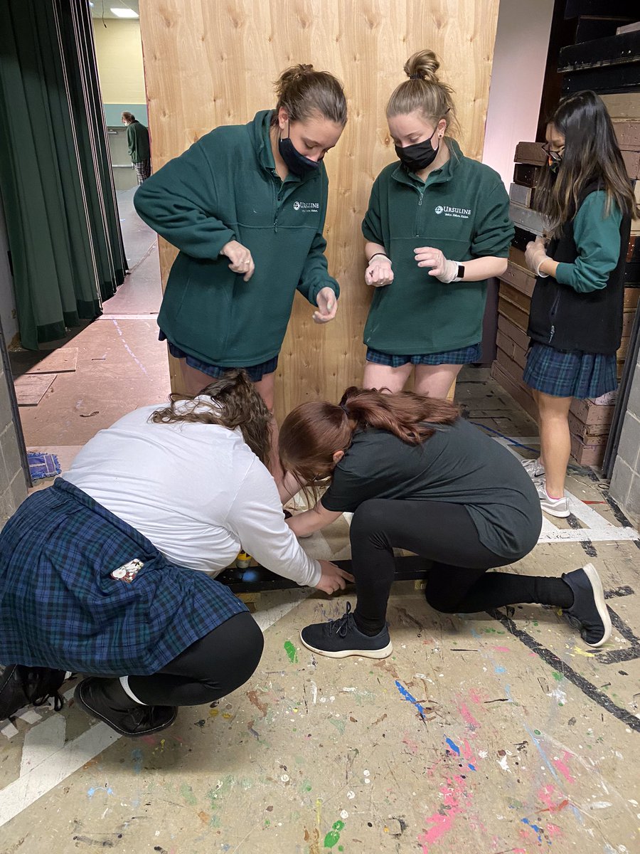 uaperformarts's tweet photo. Best of luck to the cast and crew of TAG on their tech week!! We can’t wait to see the show when it premieres virtually next weekend! 💚🎭💛 #UAArtisticExcellence https://t.co/qAzb5DNOWD