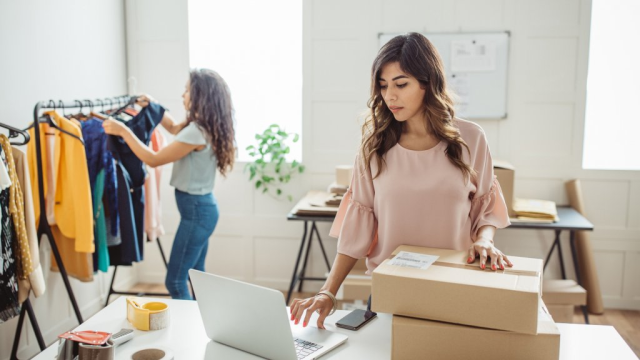 VictoriaDeltoro's tweet photo. Innovative new strategies will be table stakes for retailers in 2021, according to a new report from Deloitte. Here are three #retail strategies to drive growth this year. https://t.co/ZuVosogYE2 https://t.co/cCgSL3Bn4f