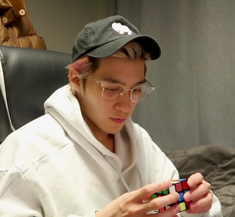 indah_giska's tweet photo. AHENG mengapa kamu ganteng?dah lah cape ganteng bgt😭
#HENDERY_RELAYCAM https://t.co/k9LAQRHIuv