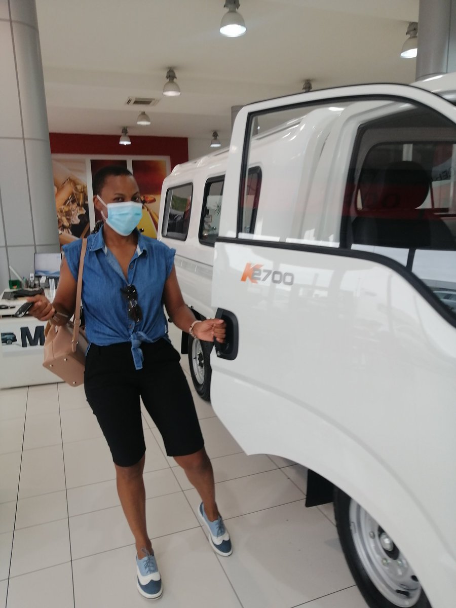 ThandoMagane's tweet photo. No matter how big or how small the achievement. It's worth the celebration 🎉 🎉 🎉. I tried not post but what a beautiful feeling 🥰🥰🥰🥰🥰🥰 🙌🙌🙌 a whole range rover 😂😂😂 https://t.co/UgauGdvhXb