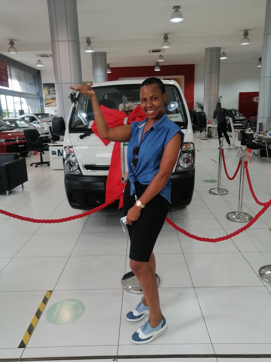 ThandoMagane's tweet photo. No matter how big or how small the achievement. It's worth the celebration 🎉 🎉 🎉. I tried not post but what a beautiful feeling 🥰🥰🥰🥰🥰🥰 🙌🙌🙌 a whole range rover 😂😂😂 https://t.co/UgauGdvhXb