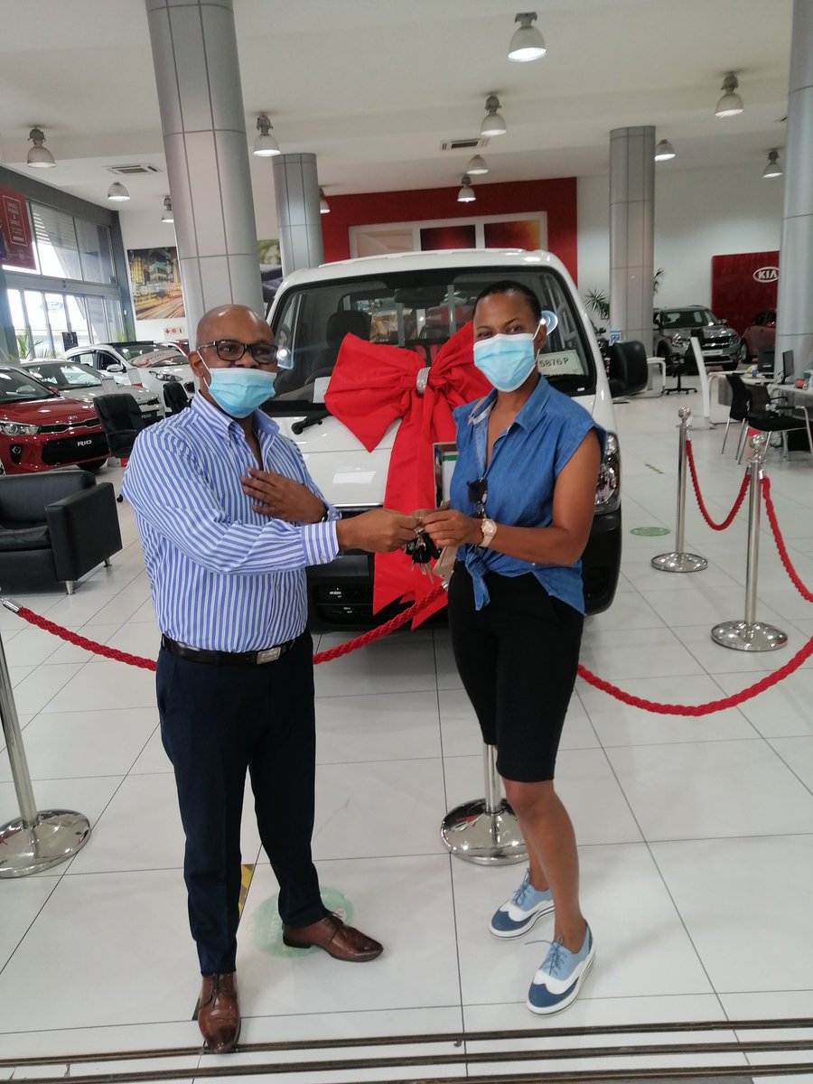ThandoMagane's tweet photo. No matter how big or how small the achievement. It's worth the celebration 🎉 🎉 🎉. I tried not post but what a beautiful feeling 🥰🥰🥰🥰🥰🥰 🙌🙌🙌 a whole range rover 😂😂😂 https://t.co/UgauGdvhXb