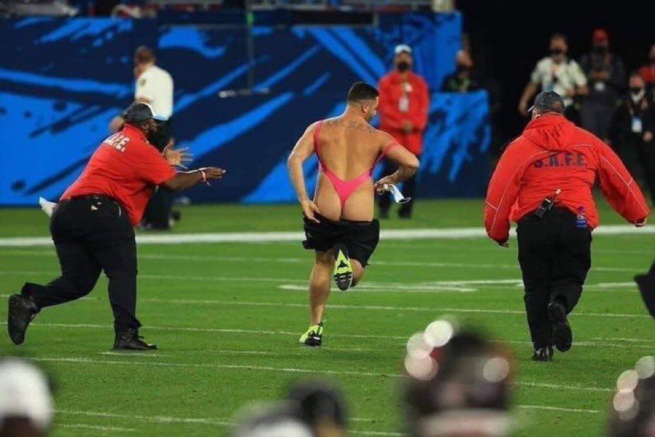 DickCharming's tweet photo. That one time Miley Cyrus rushed for more yards than the Kansas City Chiefs https://t.co/2OiJjWxSPm