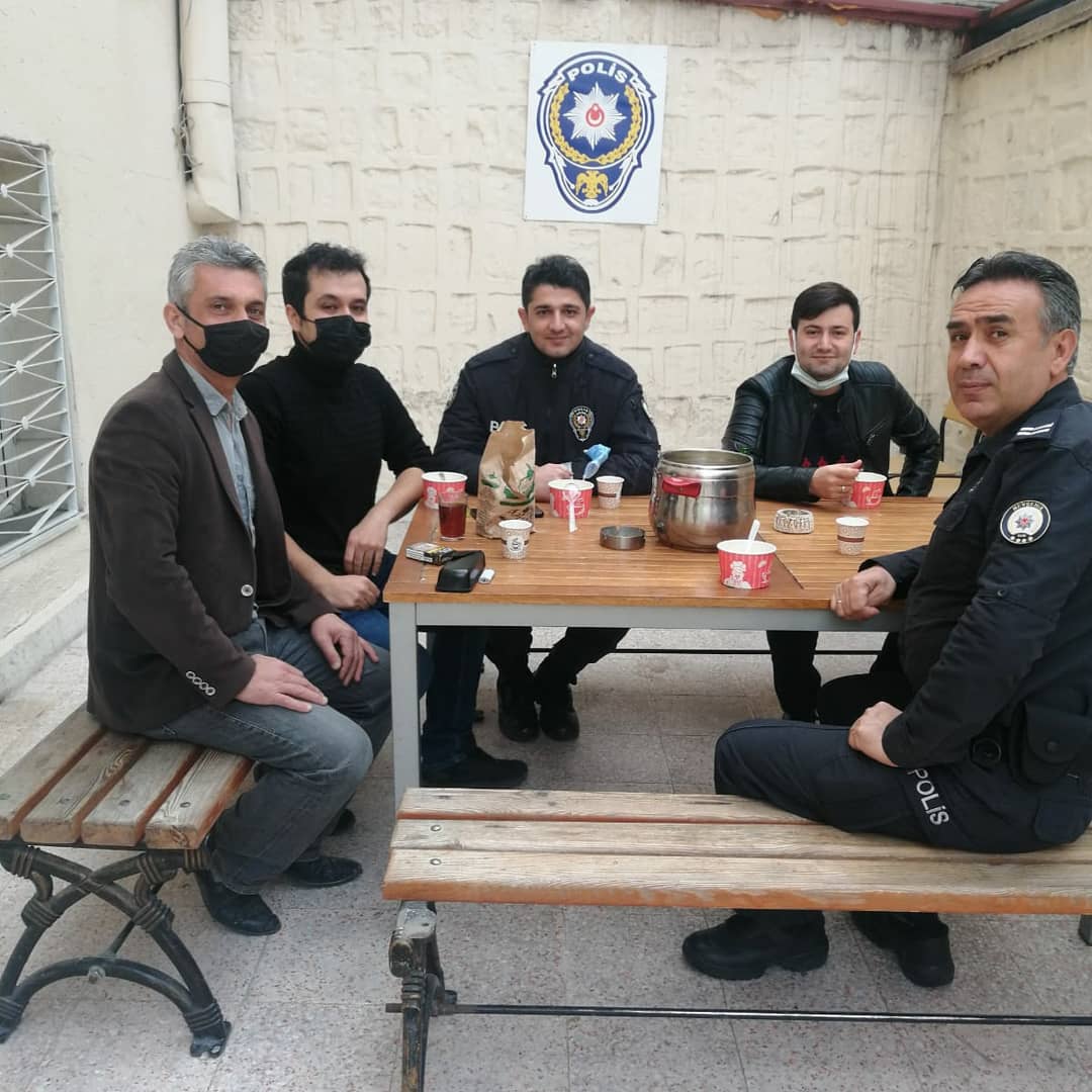 aliimir5050's tweet photo. Ürgüp Ülkü Ocakları olarak Gece gündüz demeden halkımızın güvenliği için çalışan polis teşkilâtımıza çorba ikramında bulunduk. https://t.co/asncHSESNm