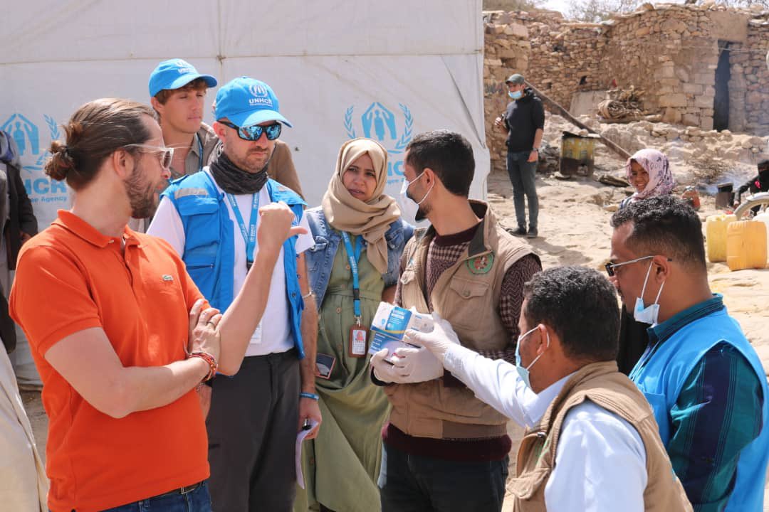 MarcoRotunno's tweet photo. Great field mission with Rep @jnbeuze and @UNHCRYemen team: 

We visited a ⛺️where 500 people live,since they fled conflict (2017)

They have no other means than the humanitarian help.

Our team &amp; partners succeeded in providing basic items &amp; running💧 

It’s clearly not enough🙏 https://t.co/678ywDwQlo