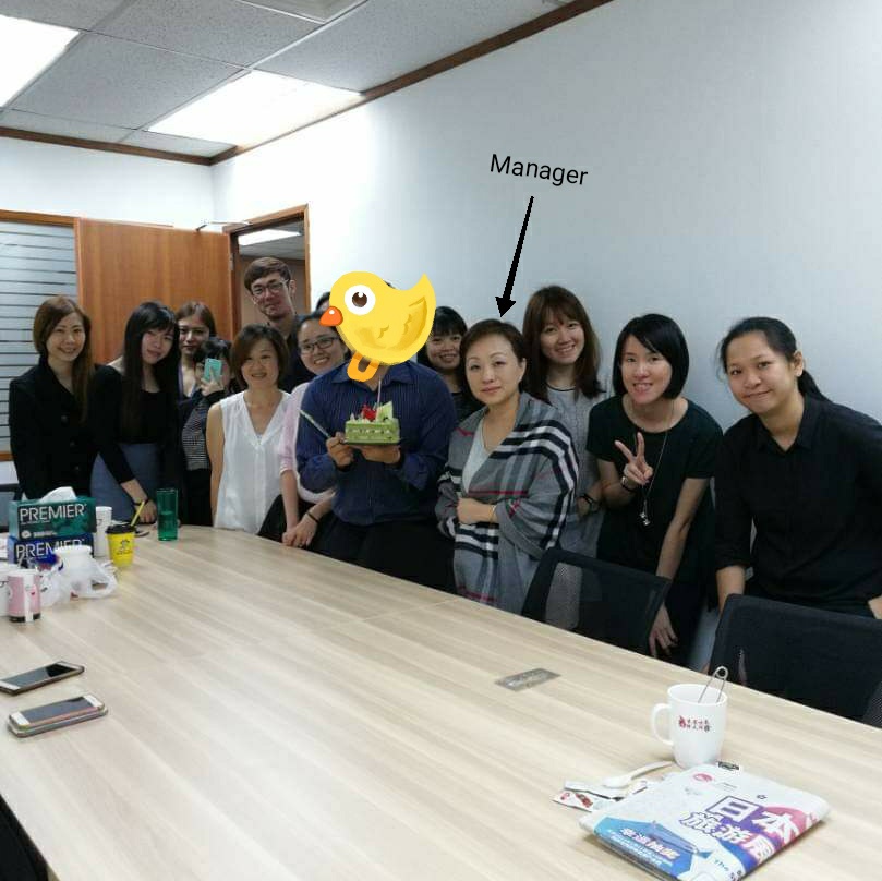 "Untuk Lee ada meja khas, jgn kacau makanan halal dia" terharuFast Forwardselepas beberapa tahun kerja, Manager resign kerana masalah kesihatan, laoshi pula kena laid off sebab Covidjangan salah sangka, dlm gambar ni semua kena buang sebelum laoshi yg terakhir [23]