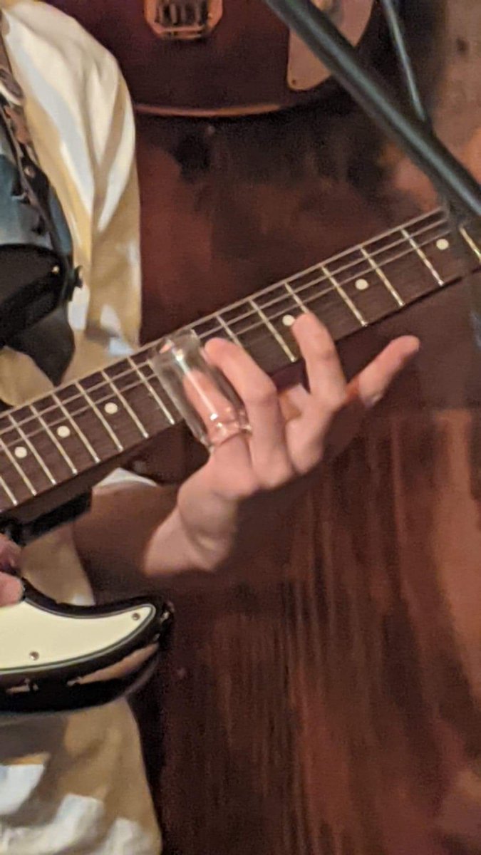 今日、フリーハンドでギター弾いてる時、ディッキーベッツとデュエインオールマンがいた気がした。
それはそれは嬉しいことで。
良いように言えばね！！笑
 #THEHillAndon