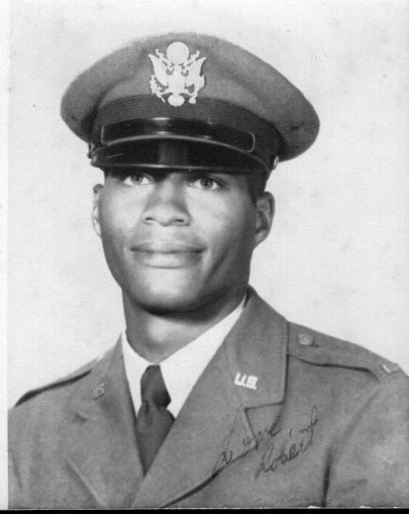 Dr. Hayling had attended  @FAMU_1887 & served in the  @usairforce.In 1960, he moved to St. Augustine, which was just a few years from celebrating its "400th anniversary as the nation’s oldest city on an all-white basis."