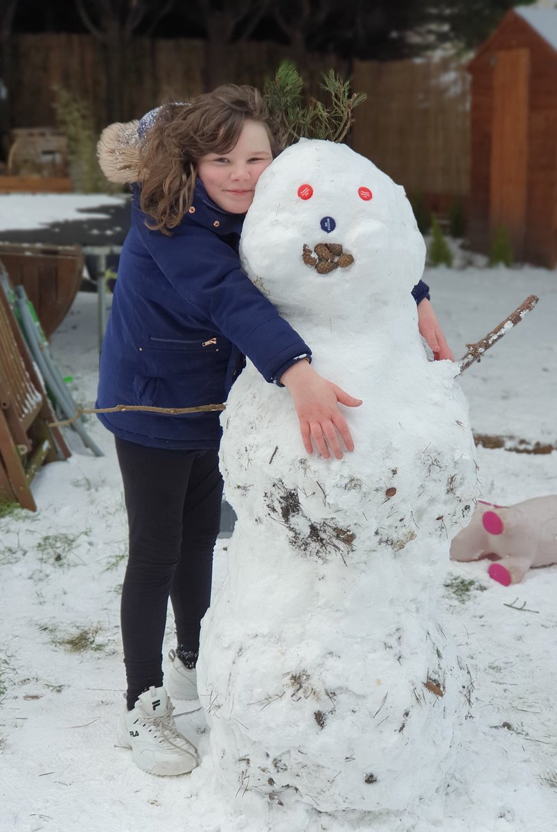 serinawright83's tweet photo. Snow day P and A built a snowman and E made cola snow balls @Kirkhill_School @KirkhillNursery @MissAitchison1 https://t.co/30EI0FApSu