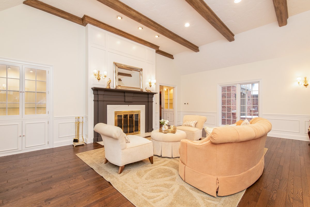 Have you heard the saying, “it’s all in the details?” Such a true statement, especially with this #GatesMills property. Impeccable attention to detail in the craftsmanship. Contact us today for a showing.
#howardhanna #kareneaglegroup