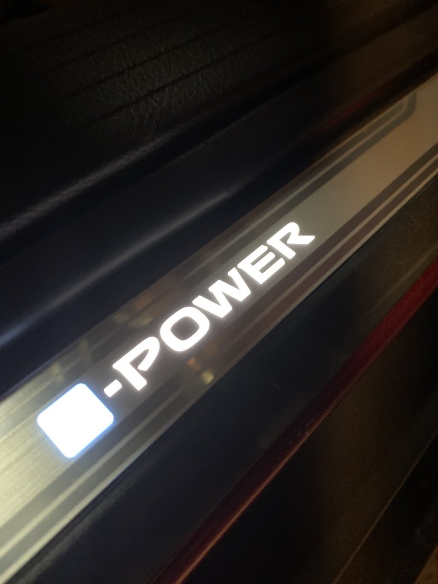 日産キックス　純正　キッキングプレート　e-POWER e-POWERの文字が光るのがいいね☺️ キッキングプレート付けて正解