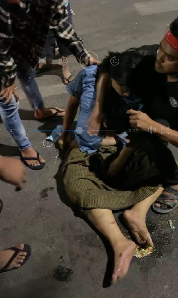 JCoffery's tweet photo. This is really happening in Mandalay tonight.The military intentionally sent the  terrorists  to injury the protesters against the unlawful dictatorship...unfortunately 6 protesters died...
#Feb8Coup
#WhatIsHappeningInMyanmar https://t.co/IMNAsr9JU9
