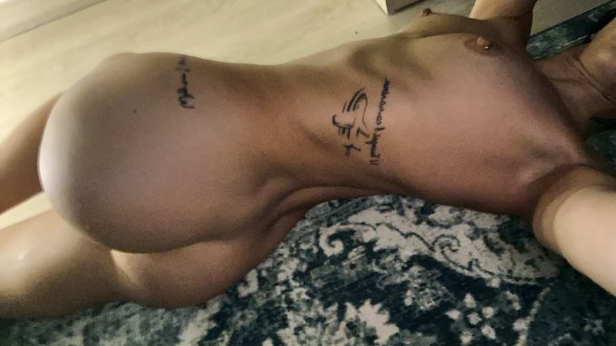 Like my booty?;)🍑🍑🍑 https://t.co/MhqpalUKfh<a href="/tag/tittiestuesday"class="tags"><span>#tittiestuesday</span></a>