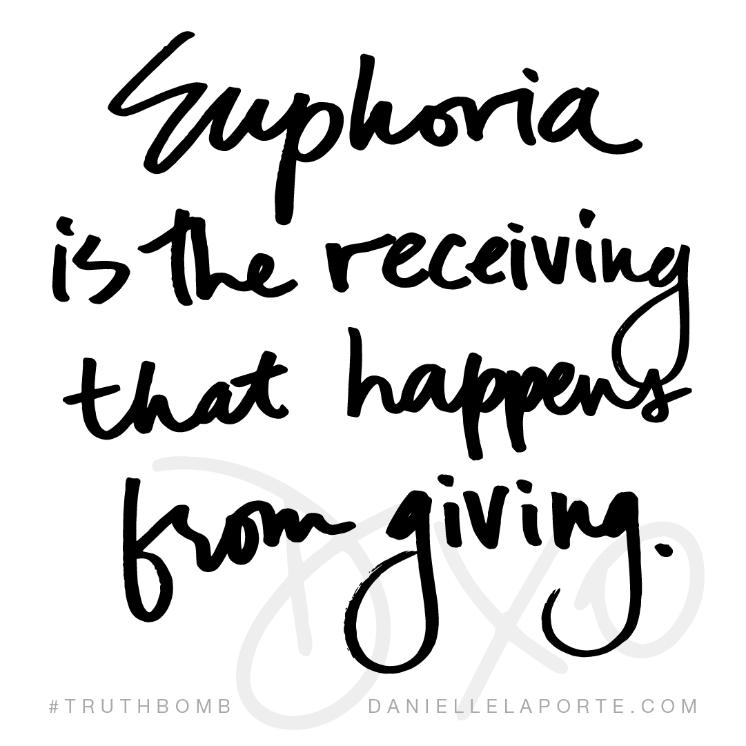 DanielleLaPorte's tweet photo. Be generous. With Love, D.⁣

I am a VERY encouraging person. Promise. Me, for you: https://t.co/z88H8QvUwH
#dailyd #euphoria #bliss #givingisrecieving #acim #heartcenteredliving https://t.co/1gZ8ksyhBf