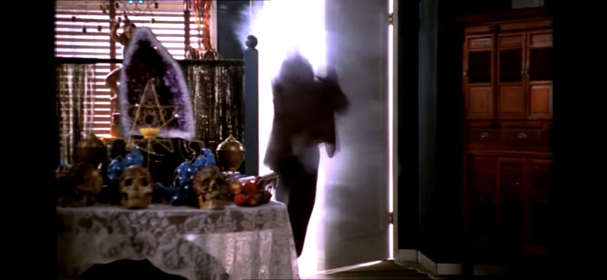 Spike constantly moving in the 'LIGHT', in Buffy's direction. Do you recognize a pattern here?  #metaphore  #Btvs  #Spike &  #Buffy