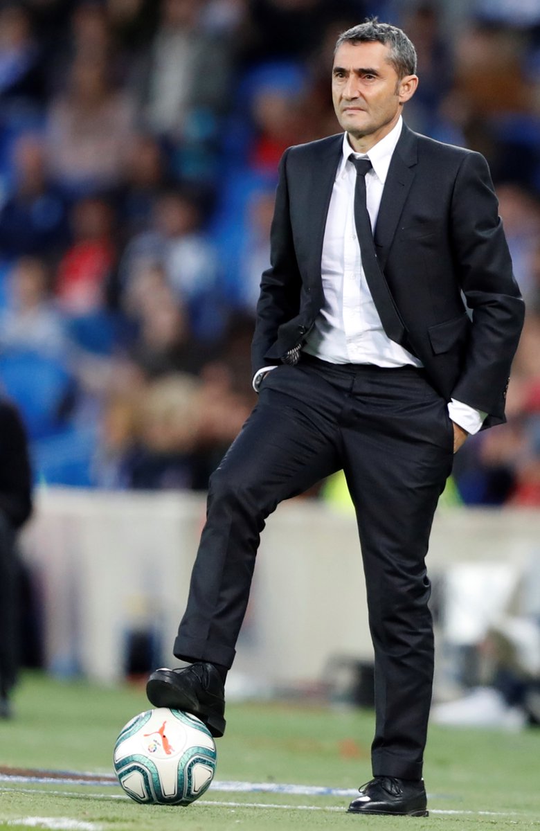 LaLigaEN's tweet photo. 👕 320 games as a player. 
👔 443 games as a manager. 
🏆 2 #LaLigaSantander titles. 

Happy 57th birthday, Ernesto Valverde! 🎂🎉 https://t.co/LLi6GcjeSE