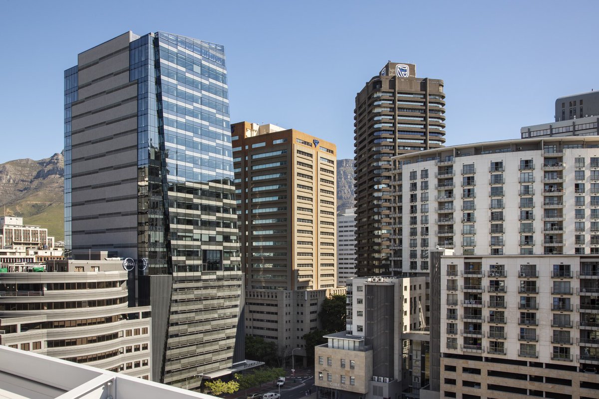 dhkarchitects's tweet photo. #35LowerLong, a dynamic 86-metre glass tower with a soaring wing-like facade - an exciting, contemporary addition to Cape Town’s skyline: https://t.co/GZbWzxBJwW. #dhk #architecture #glasstower #commercialbuilding https://t.co/gDHVpvWoug
