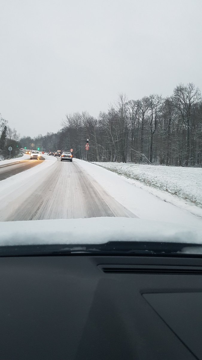 Futill_'s tweet photo. J'ai un doute sur le fait que mettre les chauffeurs des saleuses en télétravail soit une bonne idée quand même 🤔 https://t.co/UnAKXWnFBY