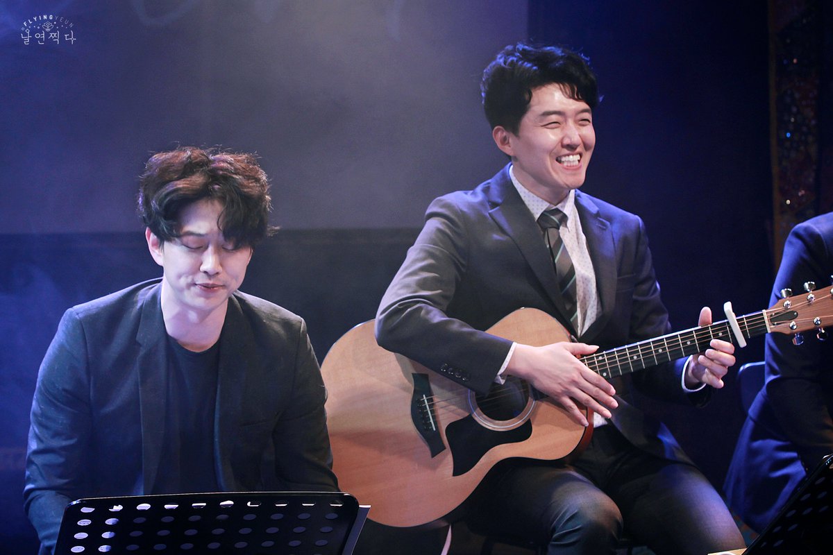 YeuN_pic's tweet photo. 20210207 #인디아블로그 시즌2 콘서트 #인블콘
올화이트 役 #김다흰 배우님
SB 役 #임승범 배우님

'여,기 아닌 어딘가에
 행,복이 있을지도' https://t.co/HXjCKis5et