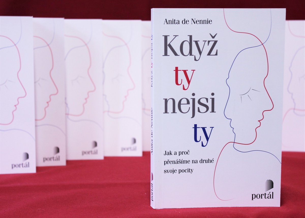Kdo jsi ty, když ne ty ? 👽 Kniha od nizozemské psycholožky o přenosu a protipřenosu pocitů v lidských vztazích. V čem je přenos zrádný? A jak to, že nás může vracet do minulosti? A jak si ho zvědomit? Čtěte KDYŽ TY NEJSI TY. bit.ly/Portal-Ty