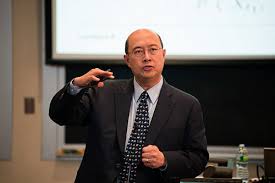 1/ About a decade ago, MIT professor Andrew Lo lost 6 people (incl. his mother) to cancer over a 4yr span. These losses spurred Lo to find a new financing model to cure diseases. One student used Lo's research to start a biotech firm that is now worth $8B. Here's the story