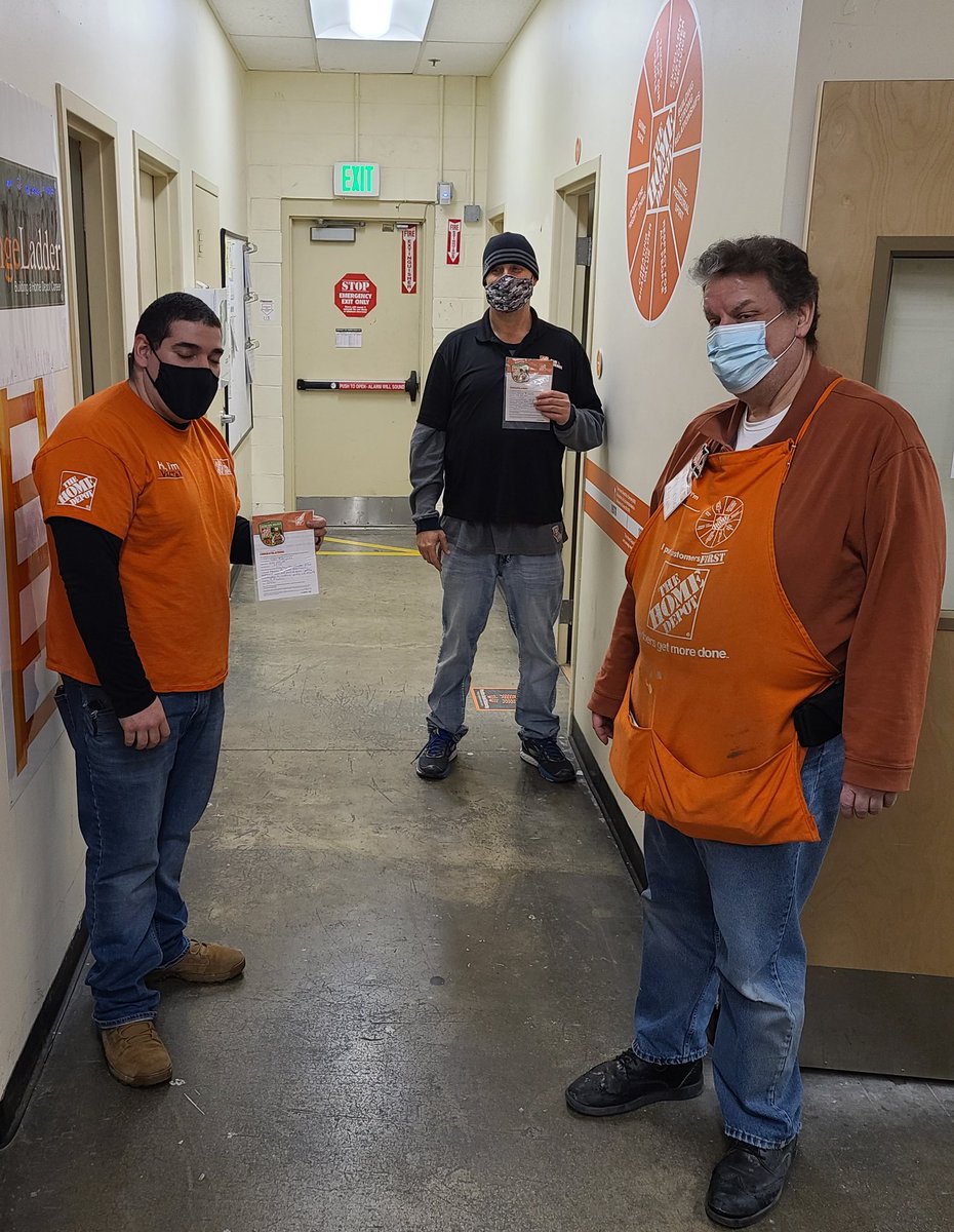 #TheSquad. #2575 Dh Gary showing appreciation to Victor and Shaun for amazing packdown in Hardware.<a href="/BillEdwardsTHD/">Bill Edwards</a>  <a href="/BrianConwayTHD/">Brian Conway</a> <a href="/staceyjsharp1/">Stacey J Sharp-Brown</a> <a href="/MondoTHD/">Armando Portillo</a>