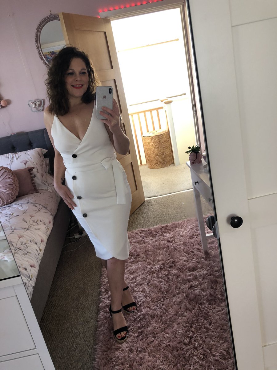 Bettsyblueeyes's tweet photo. New dress summer ready #fitafter40 #Loveyourself #KnowYourWorth #axparis #41 xx https://t.co/zVidetIapm