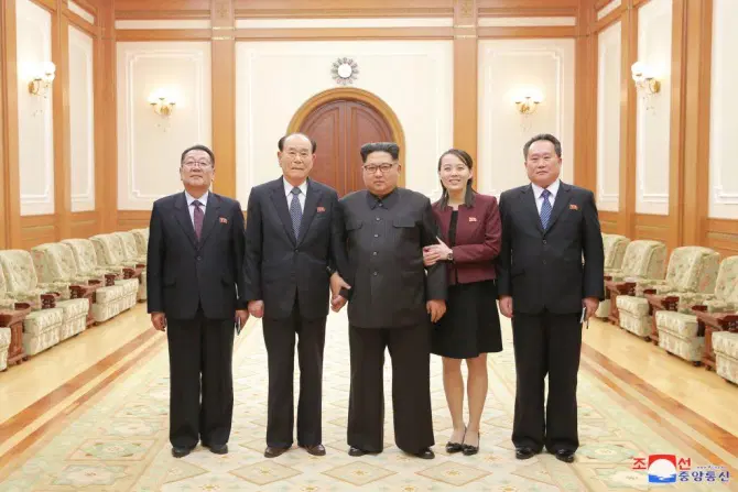 SungYoonLee1's tweet photo. Feb 9, 2018: NK's #FirstSister set foot on SK soil. First peacetime visit by a "Mt. Paektu" bloodline Kim. Ms. Kim exuded air of imperiousness thru visit. Jovial back home (last photo). No way she will be appeased by SK's #GagLaw, which she commanded. Blackmail -> more blackmail. https://t.co/SYxAmorbvz