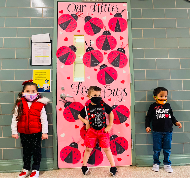 shearnlions's tweet photo. #HappyMonday Everyone!
This week we are #SpreadingLoveNOTCovid the #ShearnWay
Join us as we start off the week wearing #Hearts💕
Our #Hearts are Bigger
Our #Bonds are Stronger
Our #Love is Fierce
We Are the #LIONS #ROAR #SweetSouth #LetLoveLead
@Leigha_Curry7 @SouthArea_HISD https://t.co/4CLnCoO29R