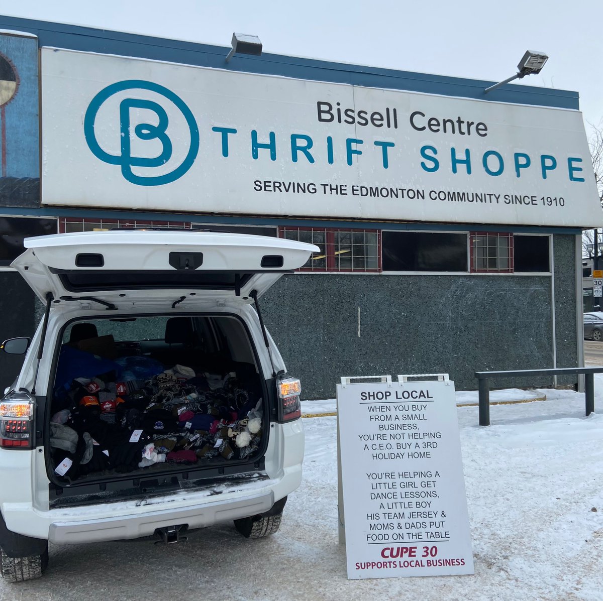CUPE_30's tweet photo. @CityofEdmonton @BissellCentre @yegconvention Cupe30 outsiders know what it’s like to work long hours out in the cold! With the deep freeze hitting Edmonton cupe30 raised enough this week to donate over 100 toques, 50 pairs of winter gloves, 50 pairs of Thermal socks and multiple bags of sweaters, coats, and sweatpants. https://t.co/caPChMwnHx