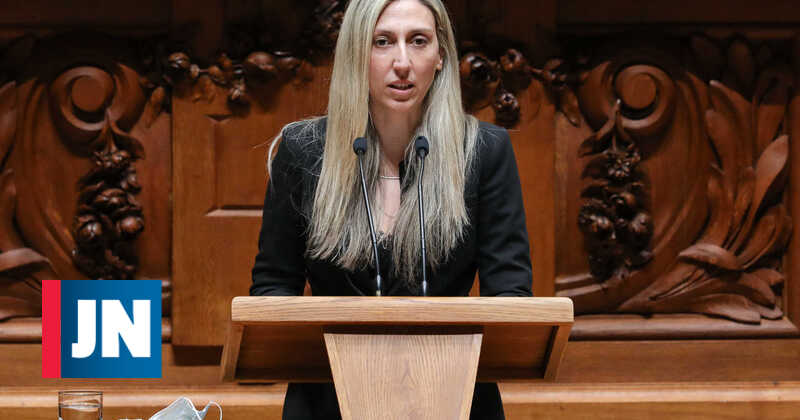 JornalNoticias's tweet photo. Deputada propõe até cinco anos de prisão para quem divulgar "nudes" sem consentimento https://t.co/tj0rN5hEEA https://t.co/j7rIYkhQ8y