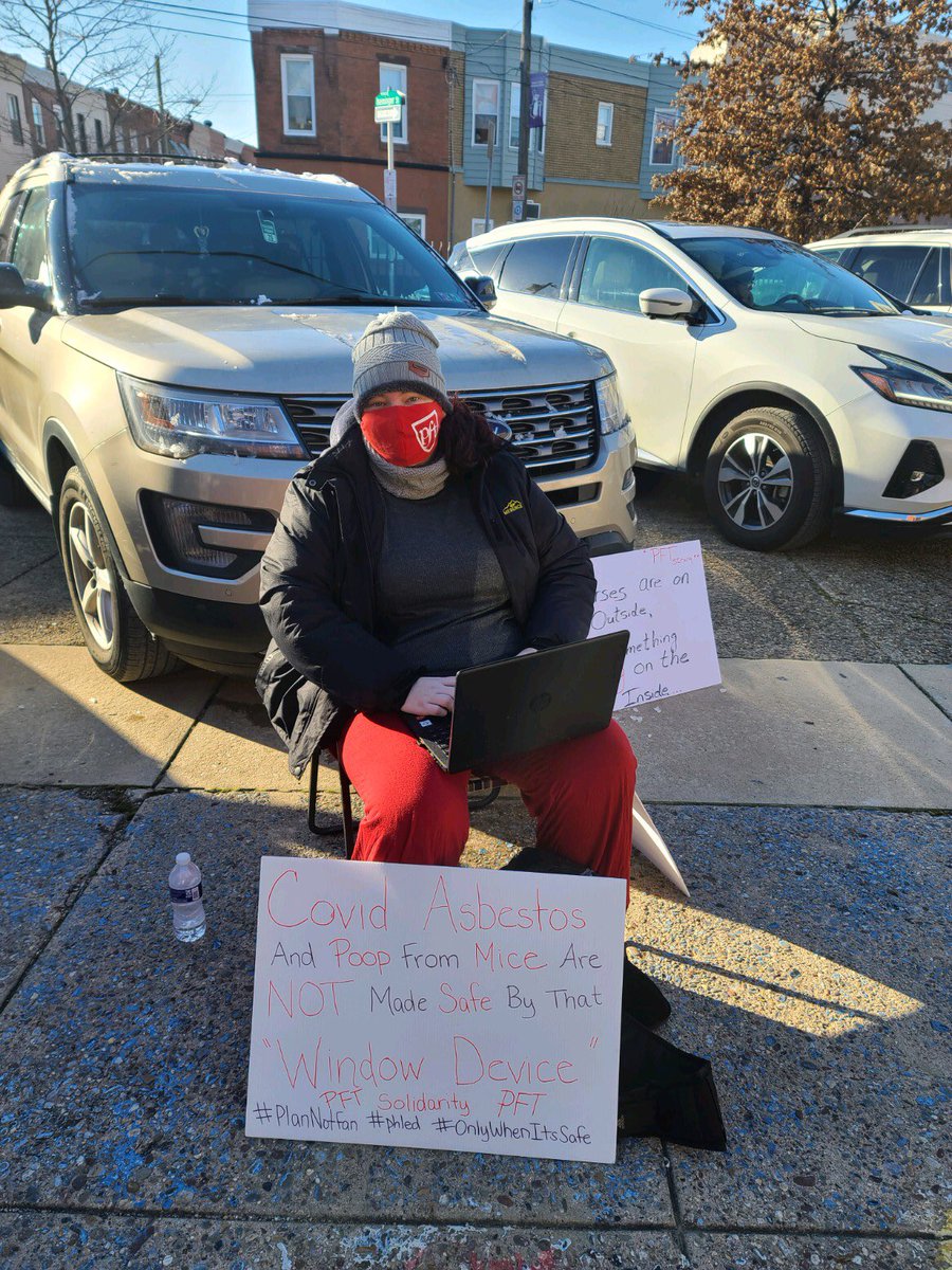 formiglia1107's tweet photo. Solidarity at A.S. Jenks 💪🏻#OnlyWhenItsSafe #phled #plannotfan #pftlocal3 @PFTLocal3 https://t.co/3KxSrJj9tO