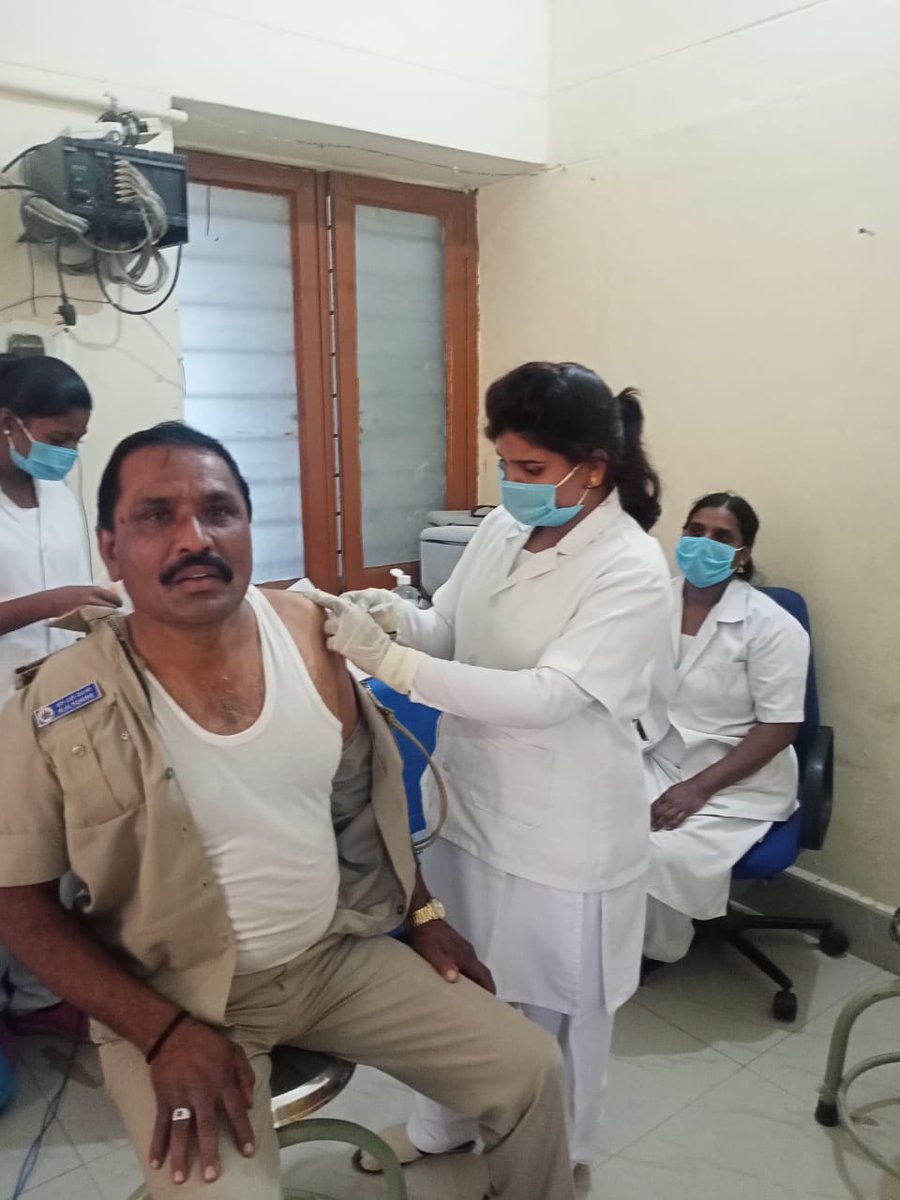 DrDevarajB1's tweet photo. First day of covid vaccination we took, are u ? (SP Bidar Nagesh sir and Bidar district police ) @bidarupdates @Bidar_Police @DgpKarnataka @112Bidar @KarnatakaVarthe https://t.co/TfzKueBB1b