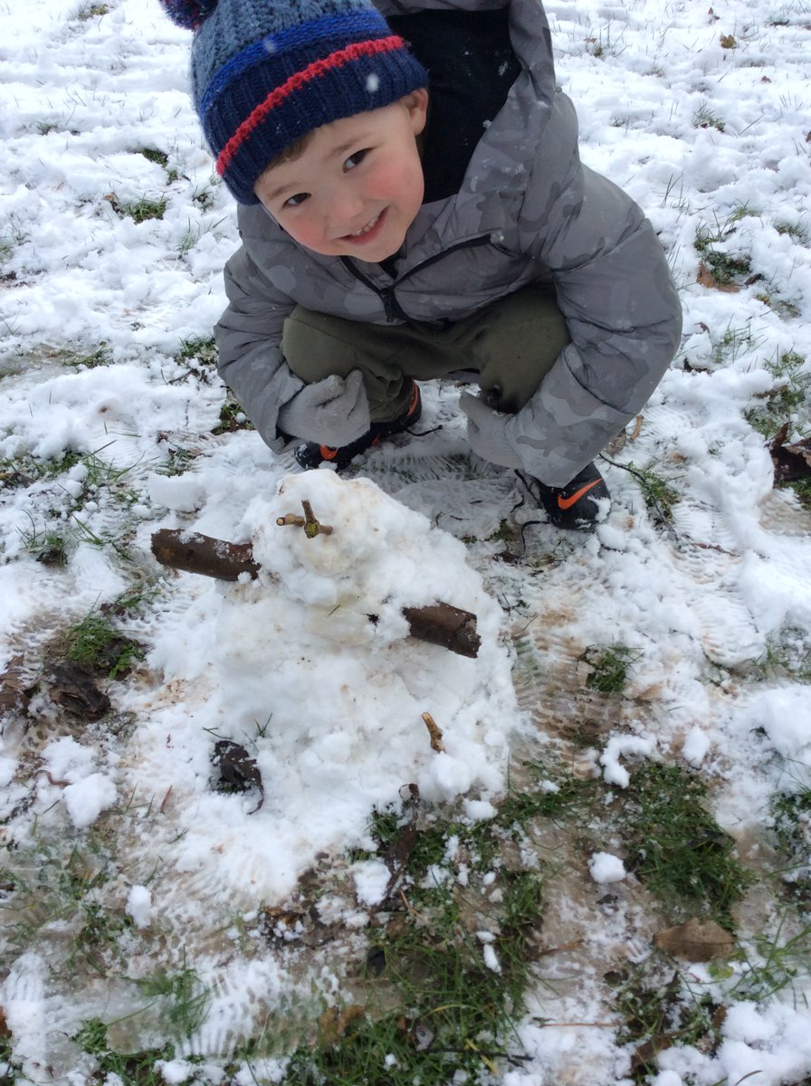 TheLancastersch's tweet photo. The children had great fun in the snow today. They made snowballs and mini snowmen. ☃️ https://t.co/sIBJ7p9vx2