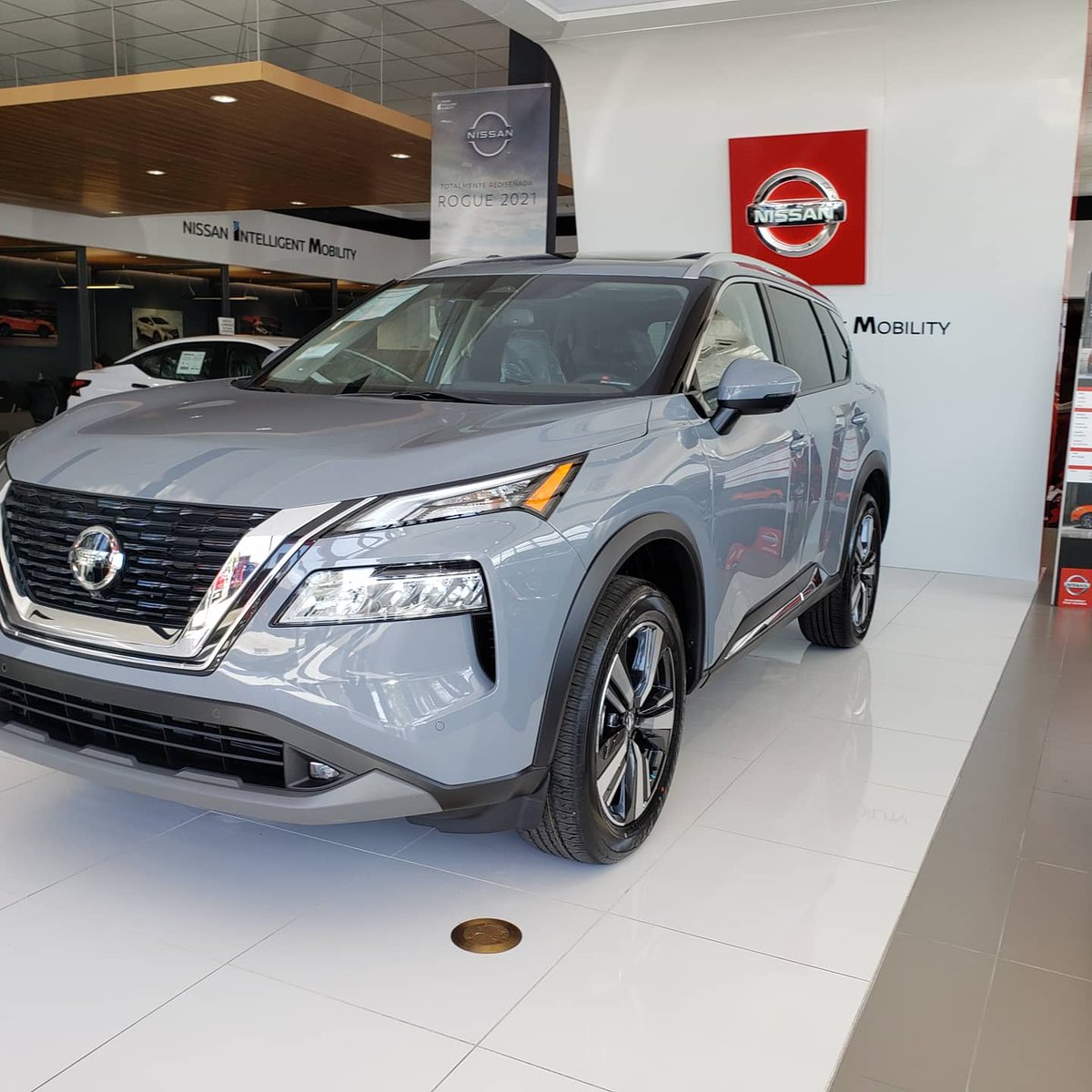 West1514's tweet photo. 🔴2021 #NissanRogue SL🔴
La mas buscada del color mas buscado la tengo yo!! 

#WestTeMonta https://t.co/GD81wYCzYS