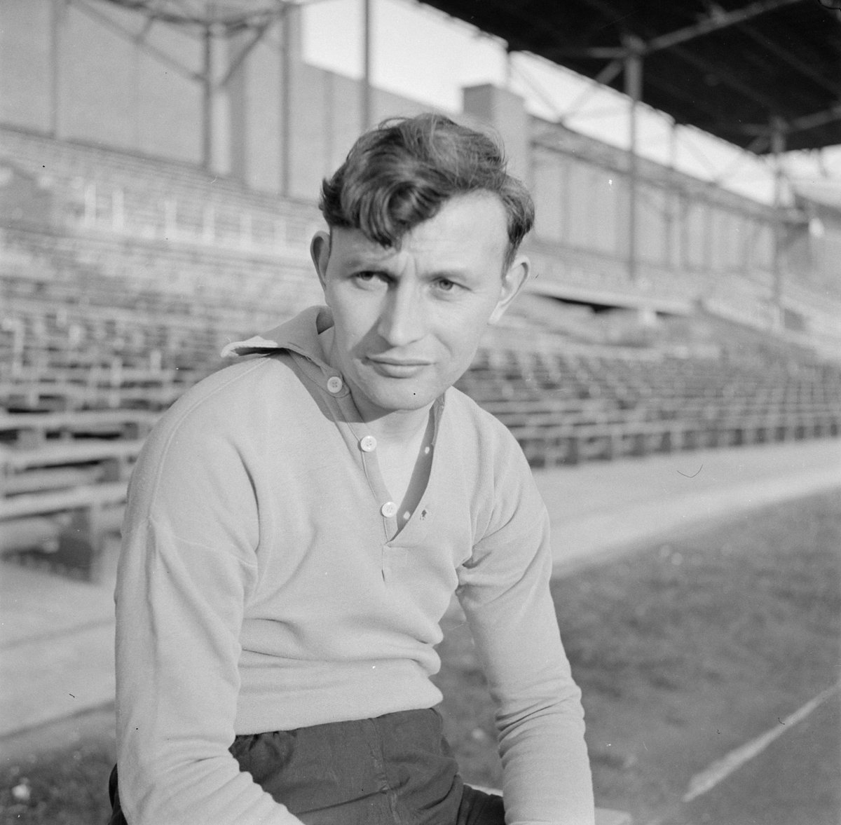 BridesmaidsIn's tweet photo. 09-04-21 - 66 days to publication: On this day in 1959, Abe Lenstra played the last of his 47 games for the Oranje across a career lasting more than 19 years. He scored 33 goals. (Ref: Karel Stokkermans RSSSF) #avelenstra #lenstra #oranje https://t.co/chVNKFFOZ9
