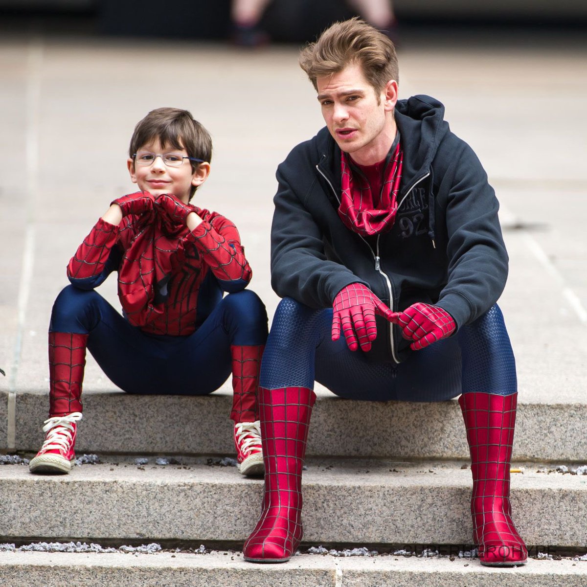 RT @Earth120703: Jorge Vega and Andrew Garfield behind the scenes of The Amazing Spider-Man 2 https://t.co/q7lQyYjE3c