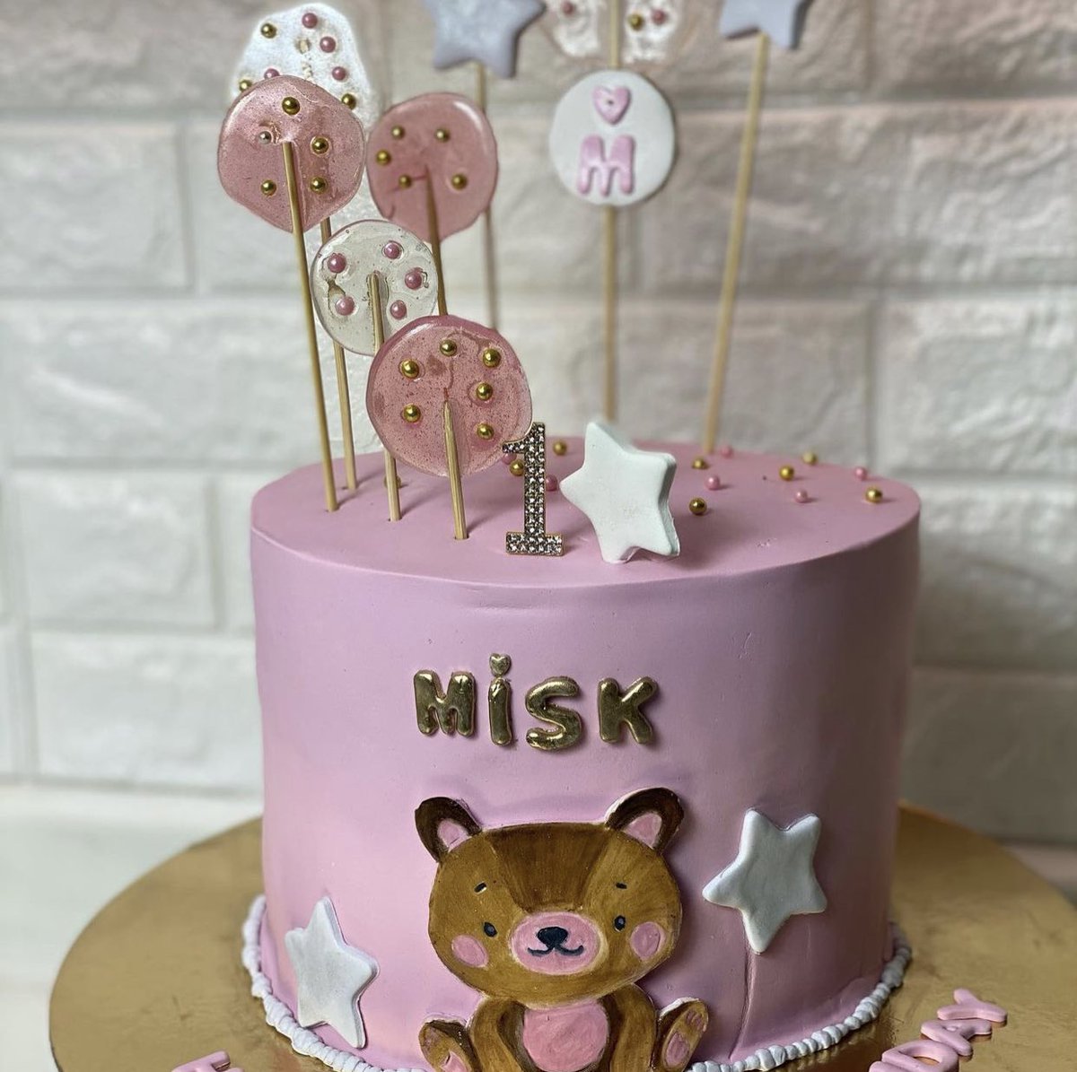 spatuledechef's tweet photo. كيكة الدبدوب الحنون الدافي 🧸🎀برسم يدوي🧸🎀 احتفل بسنوات طفلك الأولى #الرياض #كيكات_الرياض #فعاليات_الرياض #احتفالات #فعاليات #مناسبات #كيكات #كيكه #حفل #أطفال https://t.co/h12A9JFI5G