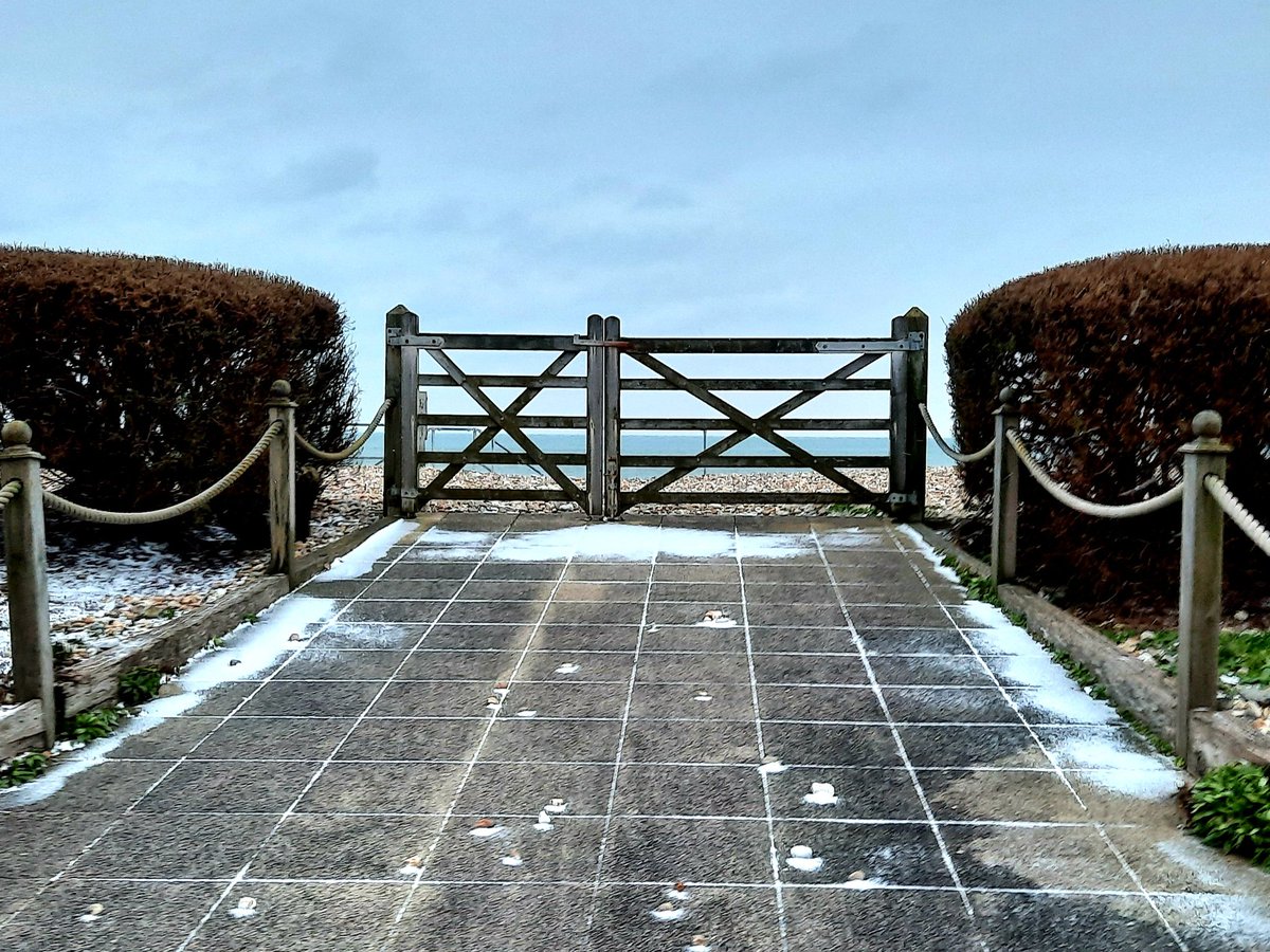 fraggle1971's tweet photo. #wheresmysnow ? @Schafernaker @WeatherAisling @PhilippaDrewITV @AlexisGreenTV @HollyJGreen @MetMattTaylor @bbcweather @metoffice @OfficialWXUK @_chrisfawkes In fact can anyone tell me ? I just want snow 🙄☃️❄🥶 lol x https://t.co/EjHDNUFbsX