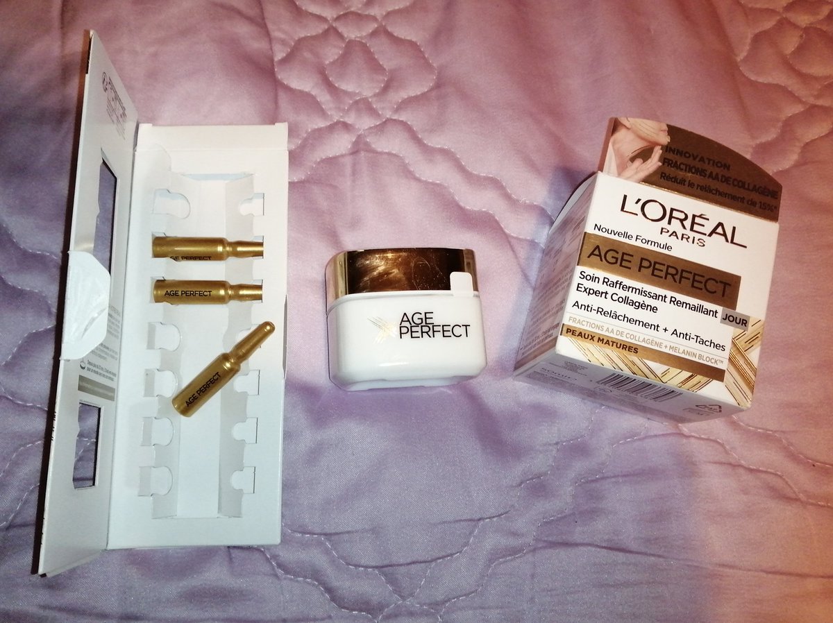 Cmoivette's tweet photo. Toujours en cours de test des soins #ageperfect #ageperfectcollagene 😊 je constate déjà les premiers effets bénéfiques sur le relâchement de ma peau à mon cou. https://t.co/W9PG3OWQ6S