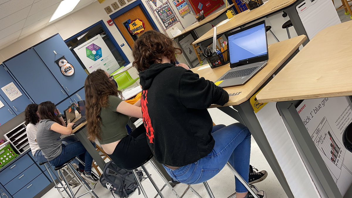 Working on our collaborative presentation to share our outreach in #AT with the Global Awareness Club. Can’t wait for our presentation this Friday! <a href="/MakerMakeChange/">Makers Making Change</a> <a href="/at_makers/">A.T. Makers</a> <a href="/PKYongeGov/">PK Yonge Student Gov</a> <a href="/pkyongedrs/">P.K. Yonge</a> #GlobalAwareness #makersmakingchange #STEAM