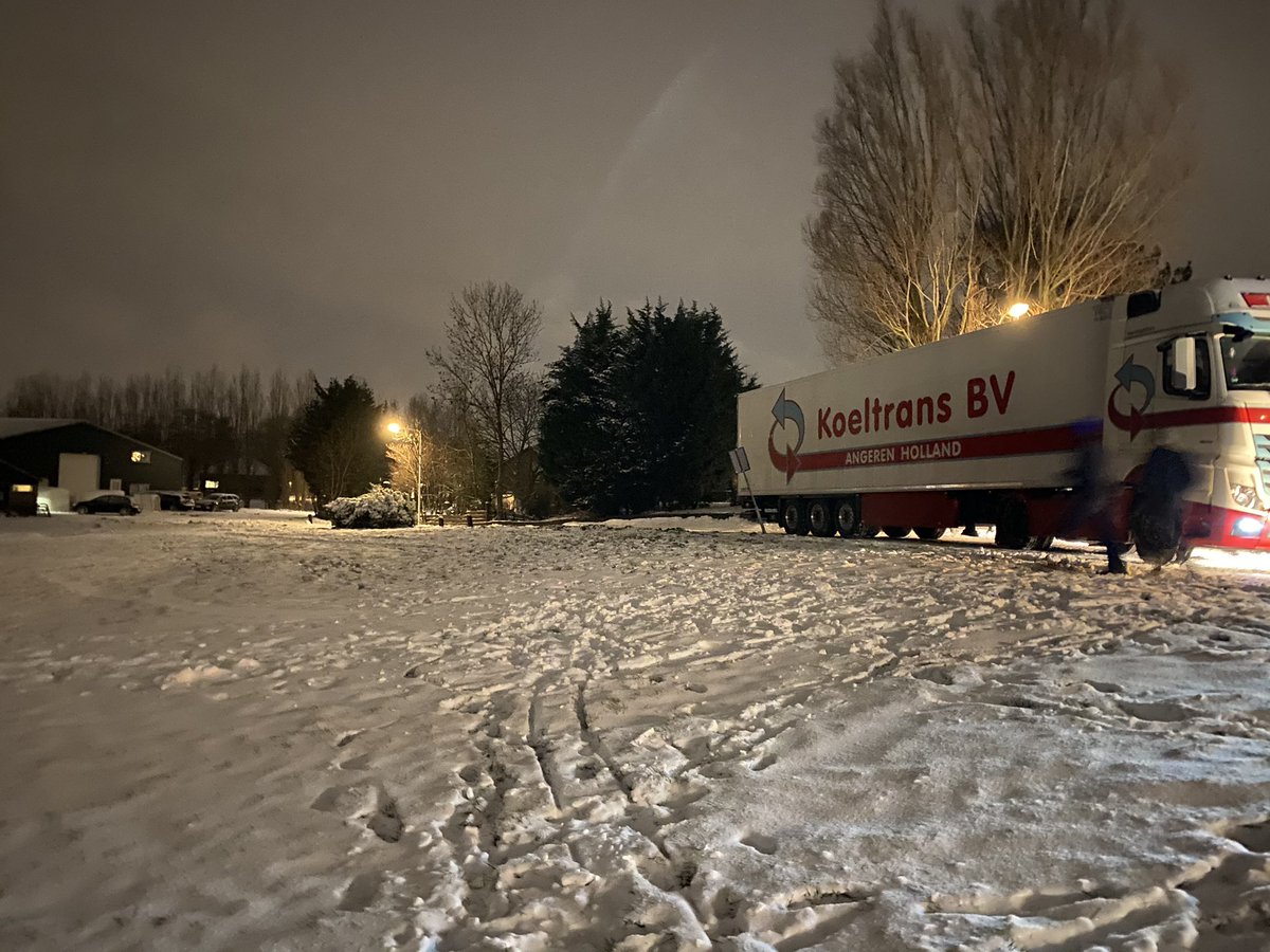 Met de brave benz even een trekker trailer los getrokken!
#wijtrekkenwel