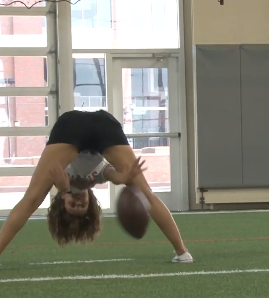 LFan97's tweet photo. Next football season @NFL y'all need to get @laigerber a longsnap position. Shout out to lainey ... Keep your head up!!!! Don't let anything or anyone get you down your so cool and smart and an excellent snapper. 2021 is destined alot of great things for ya so don't give up https://t.co/Xxxqvsge0D