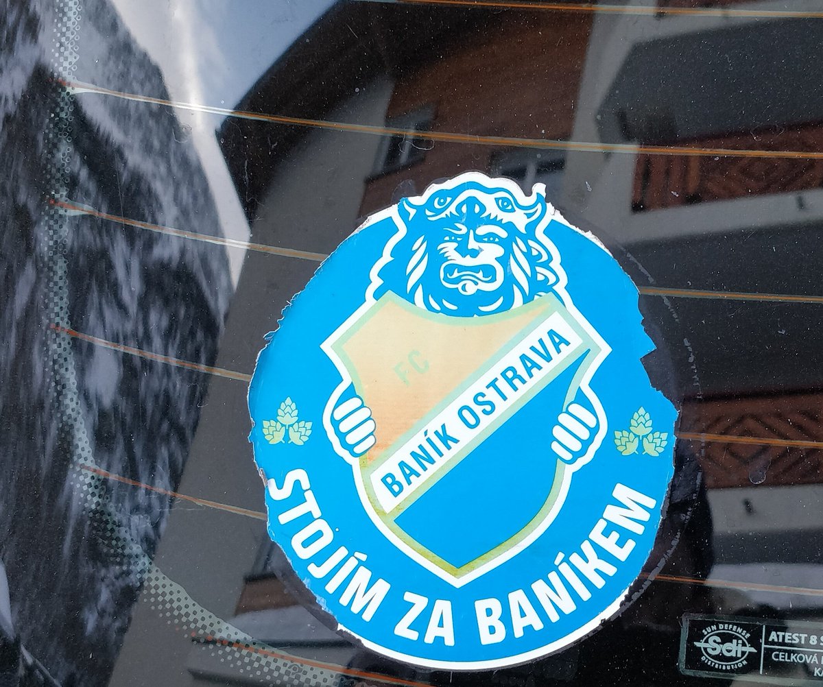 ElfsportCH's tweet photo. #StickerLogoElfsport - #BanikOstrava - einer der renommiertesten Vereine aus Tschechien - etwas besonderes in der Schweiz - deshalb "nur" als Kleber auf einem Auto in Saas-Almagell.
#sticker https://t.co/PZCBOT3g2x https://t.co/8bo8MxBsxK