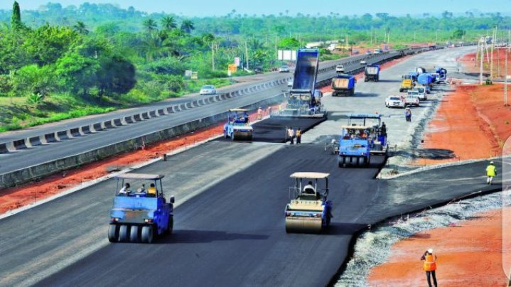 SekpeDaughter7's tweet photo. Abuja-Kaduna-Zaria-Kano Road
One of Nigeriaβs most important highways runs from North to South.
The Project will not only connect Northern Nigeria to the South but also help unite the different tribes as well as aid the transportation of goods.
#RailUp https://t.co/wyXS6yKYZh