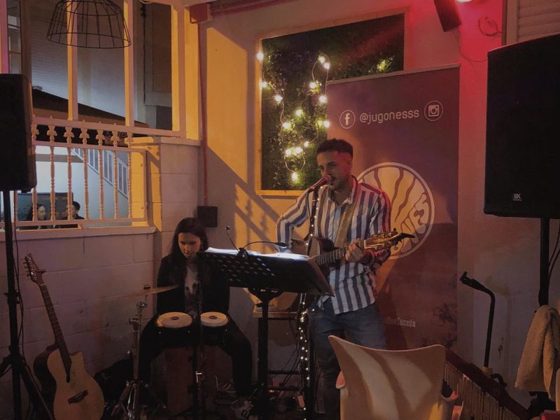 Jugones: 7 de febreiro, 00:30 Samá Samá - Vilagarcía de Arousa - Pontevedra Xogamos en acústico con versións e temas propios de raíz poprockera nacional, aínda que nunca desperdiciaremos un bo Rock n' Roll! Deixemos que suceda.   dlvr.it/RsGv25