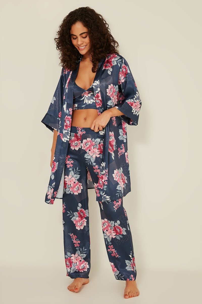 candcitycom's tweet photo. Fiyat Performans ürünü olan 3'lü saten takımımız ⭐️

Ürün Linki : https://t.co/CUEwEQ8XIt

#homewear #satin #lingerie https://t.co/5yMP5VrhOT