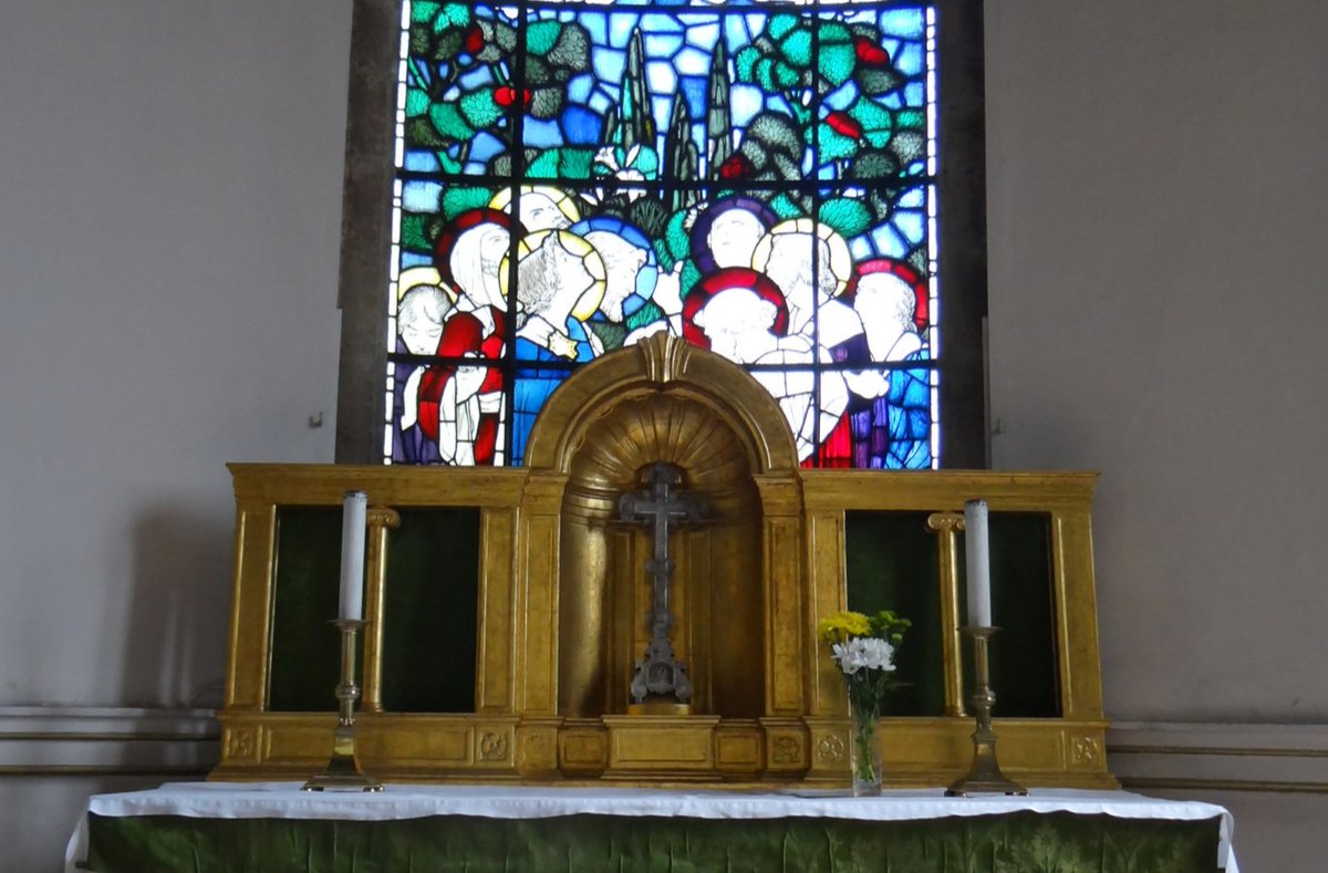 The sharp-eyed will have noticed Detmar Blow's gilt oak reredos. Billerey & Blow designed the stupendous cedar vault in the Grange's private chapel c.1914, so it's likely the reredos was worked on around the same time. Craftspeople? Pevsner comes up empty. As do I, *for now*
