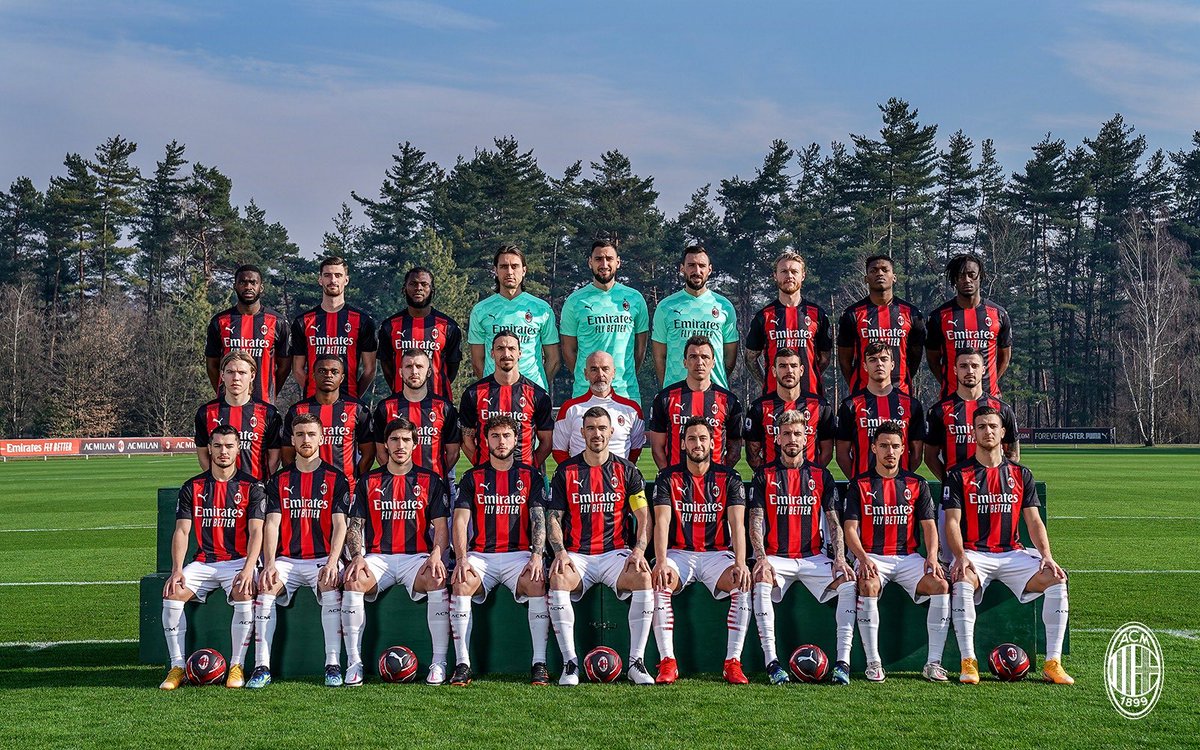 rossonerinewsid's tweet photo. Foto keluarga AC Milan https://t.co/kjBWMTTe6F